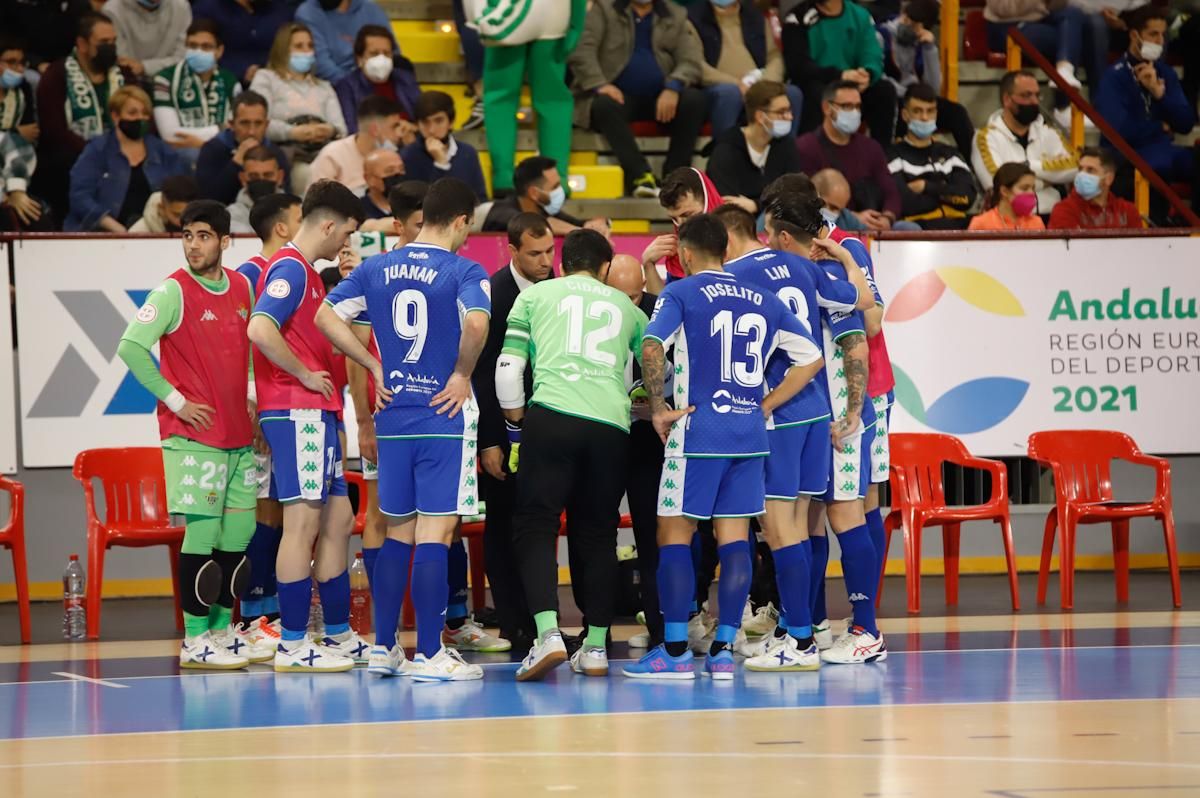 Las imágenes del derbi entre el Córdoba Futsal y el Betis en Vista Alegre