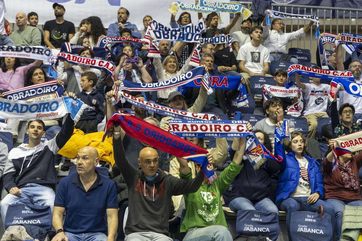 Imagen de los aficionados del Obradoiro