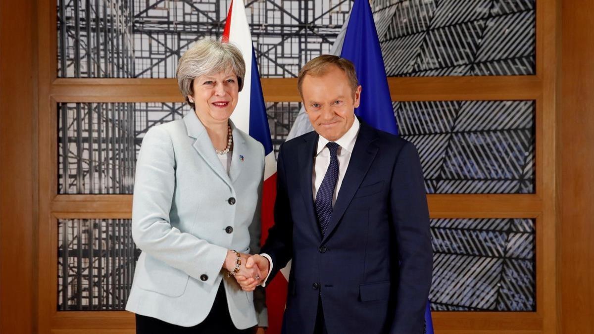 Theresa May (izquierda) con Donald Tusk, en Bruselas, este viernes 24 de noviembre.