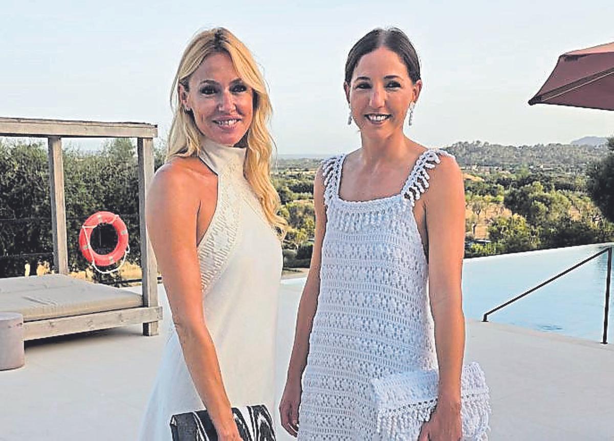 Carolina Cerezuela y Antònia Roca.