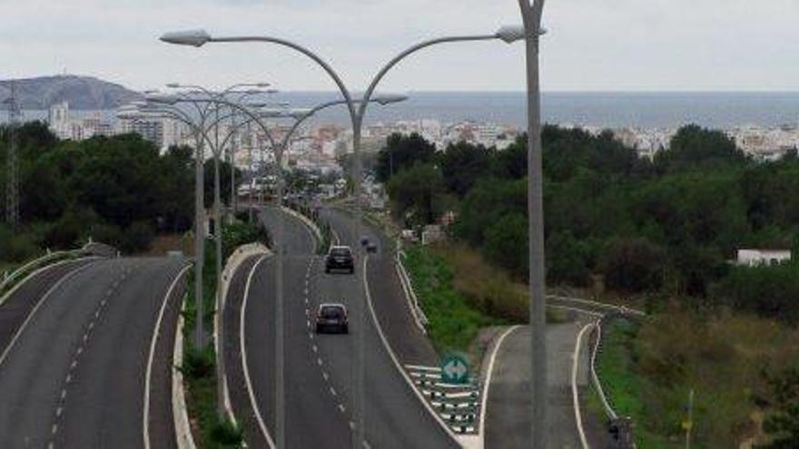 Vista de parte de la autovía de Sant Antoni desde uno de los puentes de peatones.