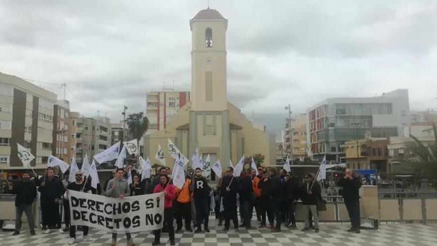 Protesta de los funcionarios del Ayuntamiento de Guardamar del Segura