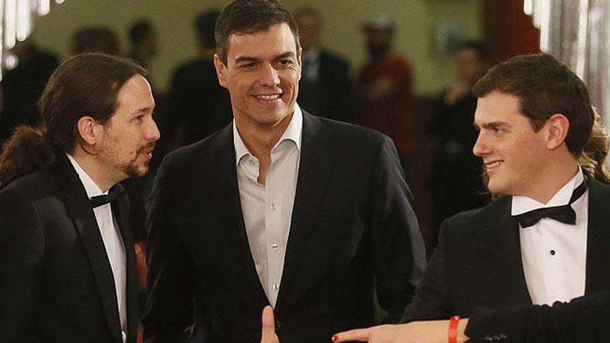 Iglesias, Sánchez y Rivera, a su llegada a la ceremon