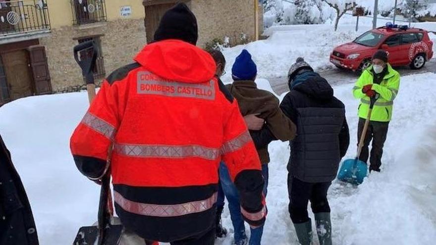 Los bomberos de Castellón efectúan rescates en masías y traslados por urgencias médicas