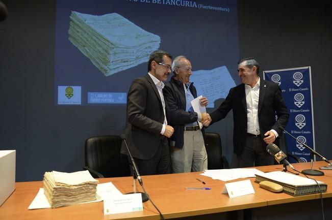 Entrega a Fuerteventura del archivo de Betancuria