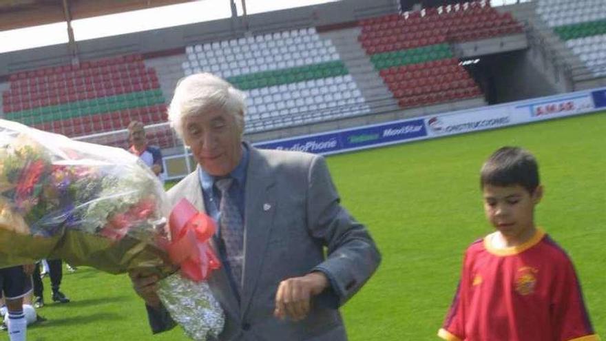 Fernández Carbajo, en un homenaje del Zamora CF en 2003.