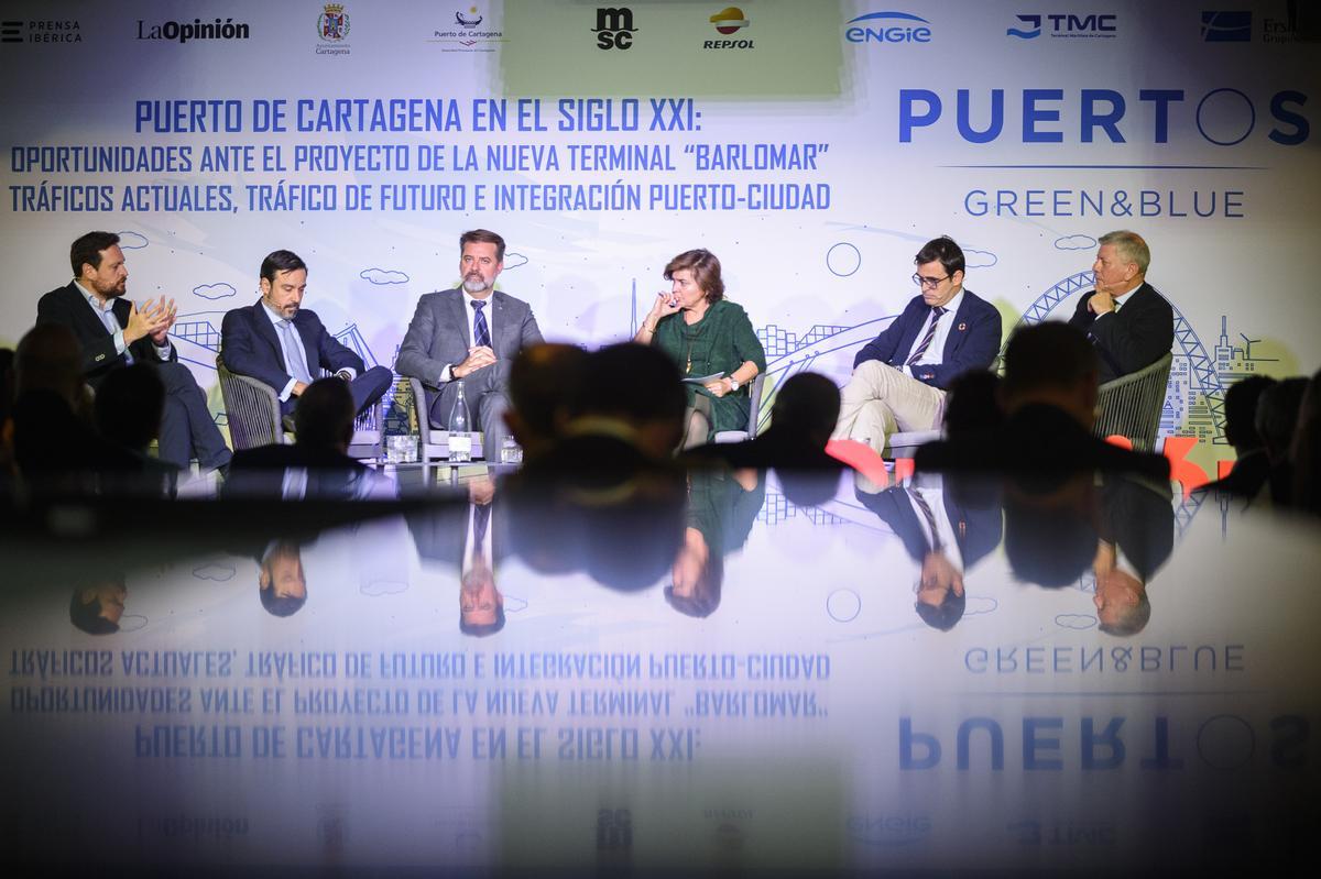 Los participantes, en un instante de la Mesa Redonda