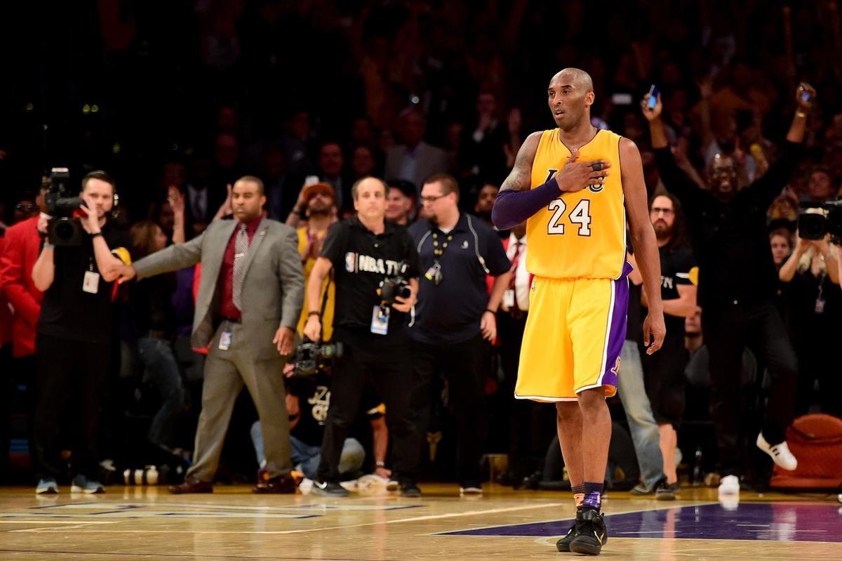 Kobe Bryant se despidió a lo grande Kobe Bryant se despidió a lo grande