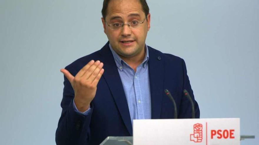 César Luena, durante su comparecencia para analizar los resultados electorales.
