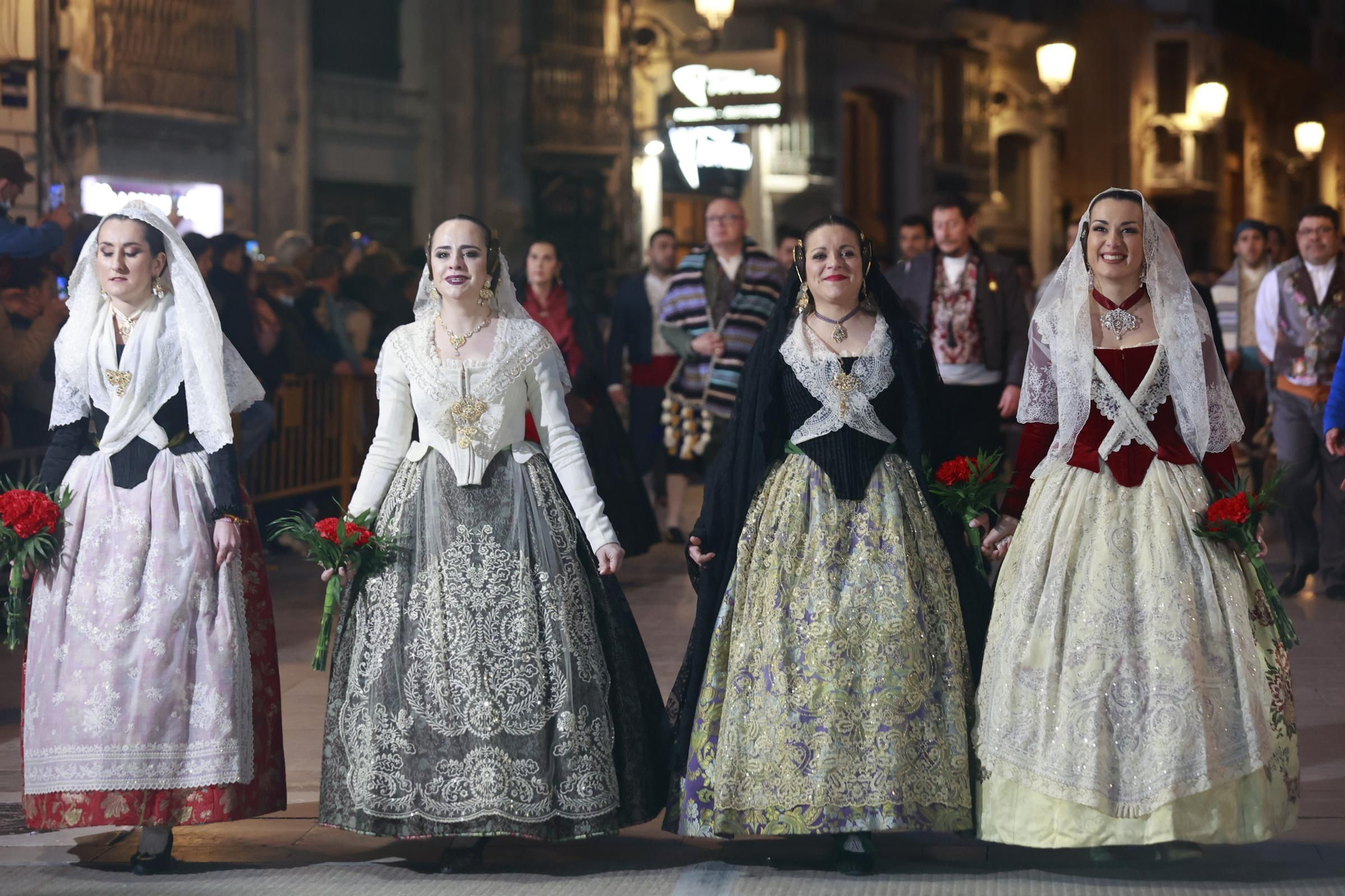 Búscate en el segundo día de ofrenda por la calle Quart (entre las 19:00 a las 20:00 horas)