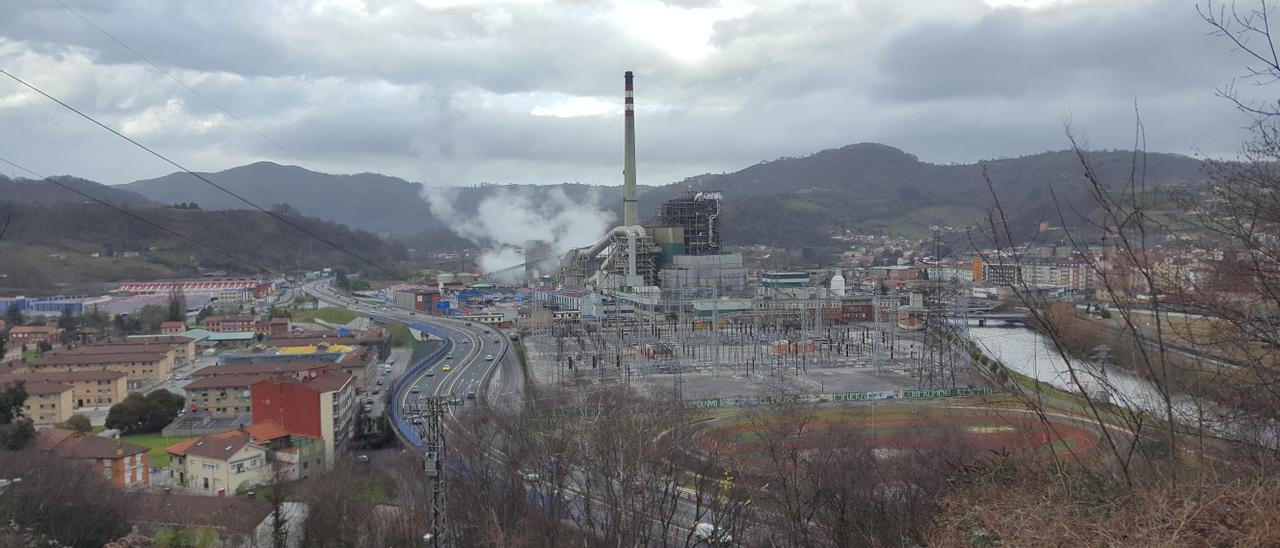 Instalaciones de la térmica de Lada, en Langreo. | L. M. D.