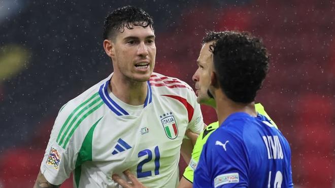 ¿Por qué pitan a Bastoni? Italia señala al central deseado por el Barça