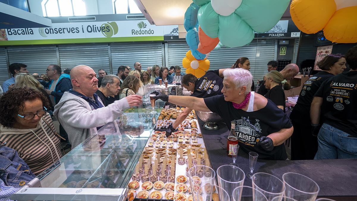 Primera fiesta ‘tardeo’ en el interior de un mercado municipal, el mercado de Sagarra en Santa Coloma de Gramenet.