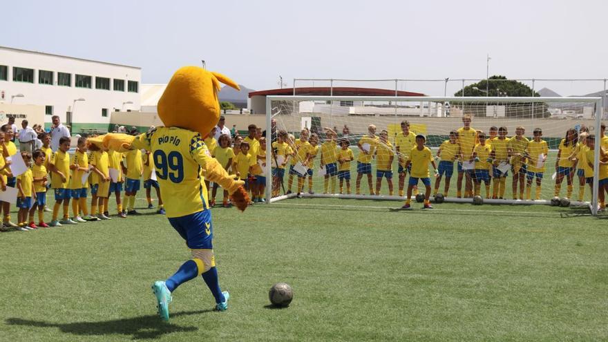 Ochenta niños disfrutan del campus de la UD Las Palmas en Lanzarote