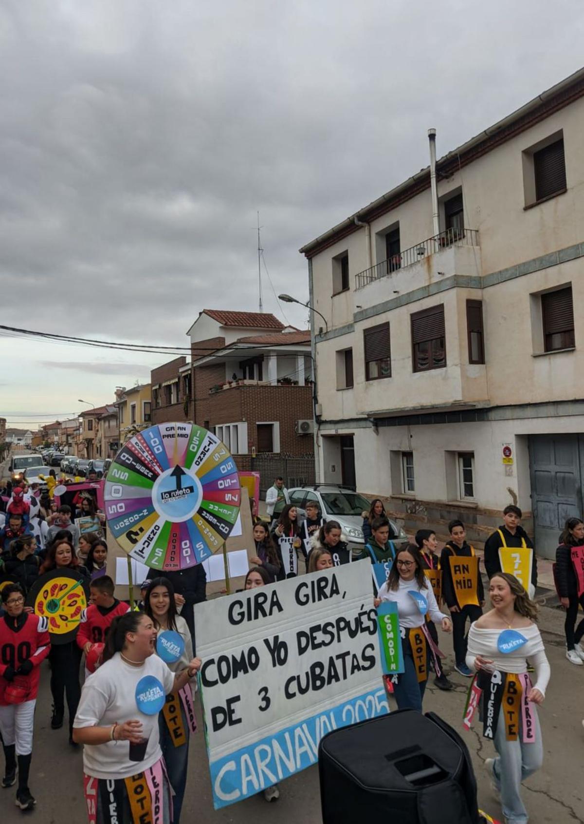 Los escolares de Morata recorrieron las calles con sus originales atuendos.