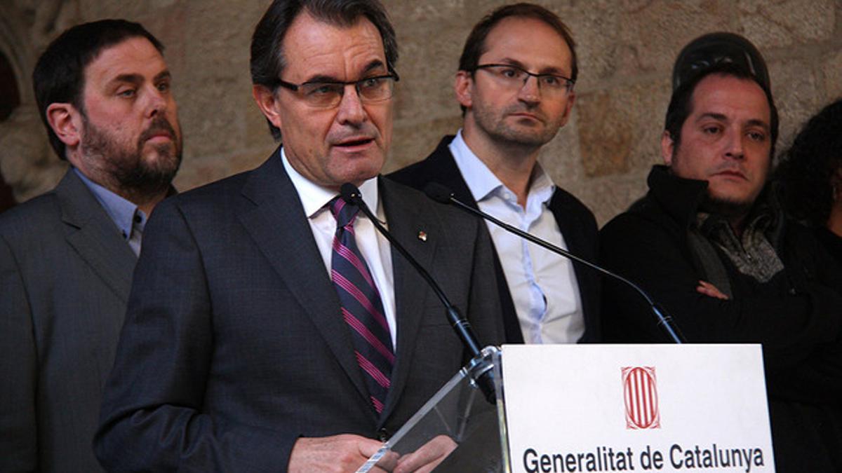 Artur Mas anuncia el acuerdo, con Junqueras, Herrera y Fernàndez detrás.