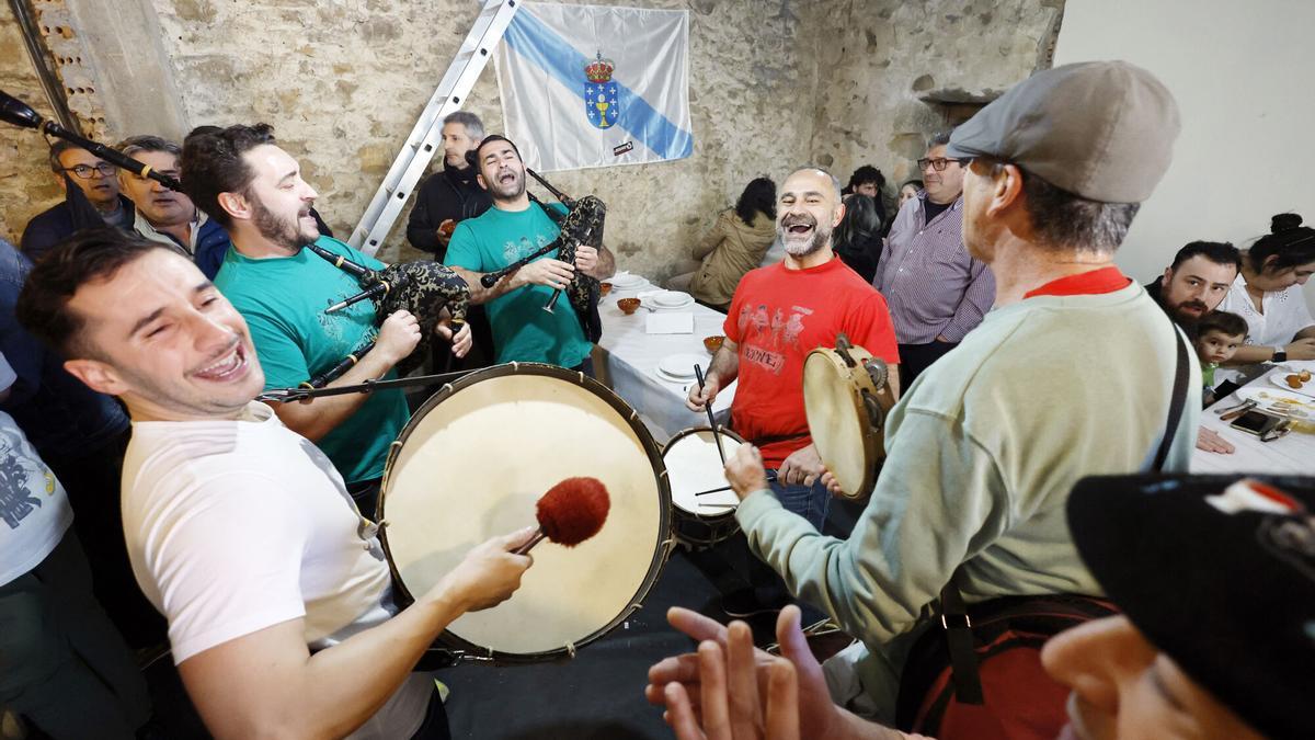 Foto de archivo del ambiente en un furancho de la fiesta de San Blas en la parroquia viguesa de Bembrive.