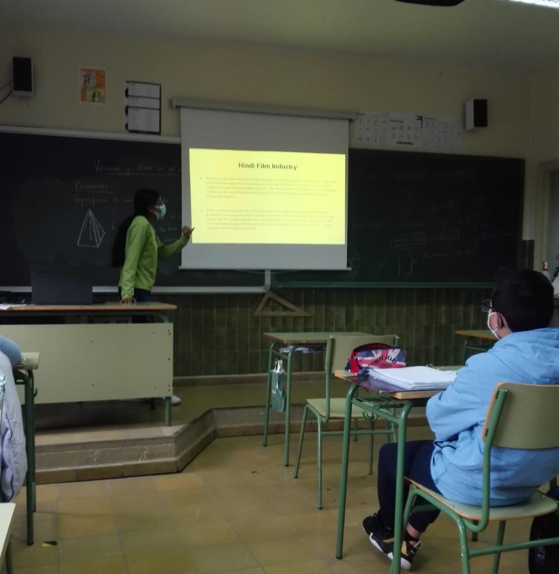 La profesora, durante una clase en el IES Cardenal Pardo Tavera.