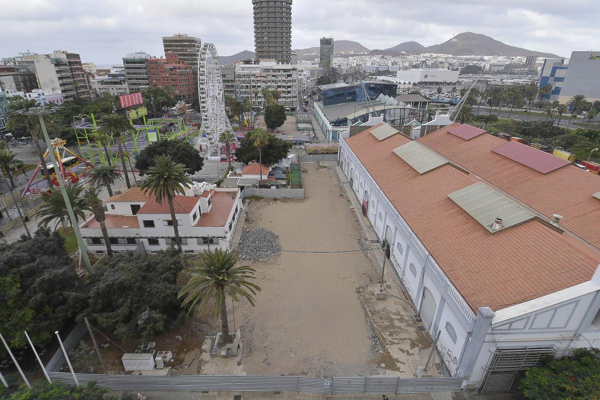 Parcelas valladas en el Parque Santa Catalina por las obras de la Metroguagua.