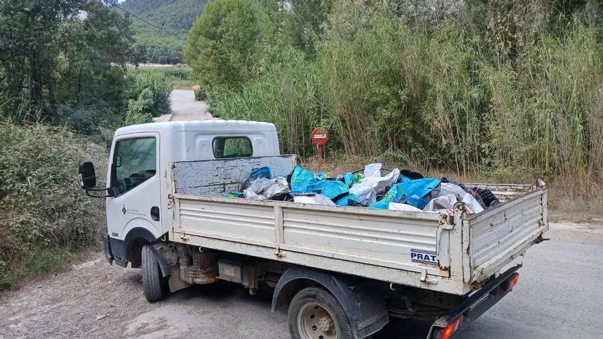 Sant Joan de Vilatorrada retira un abocament il·legal de residus d'una plantació de marihuana