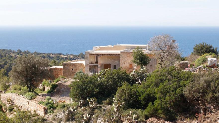 Casa payesa en la zona de Cala d’Hort, en una imagen de archivo. | J. A. RIERA