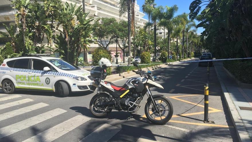 La avenida Arturo Rubinstein ha sido cortada por la Policía Local.