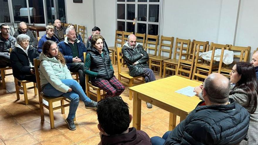 Charla con vecinos de Prado.