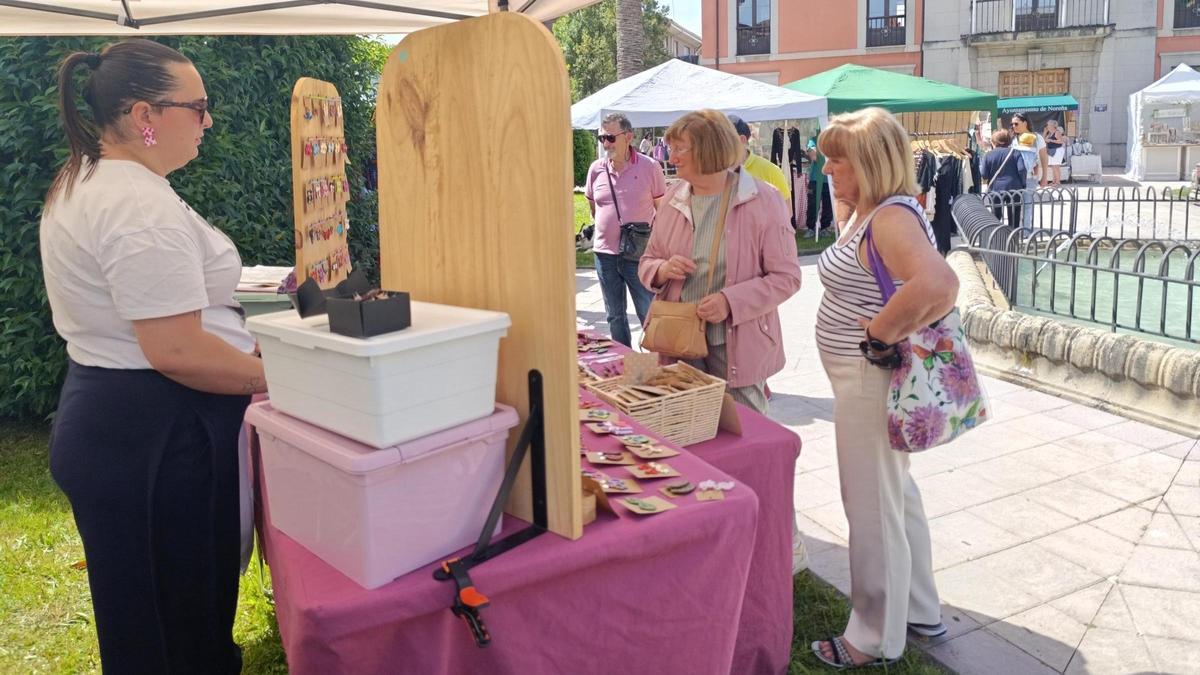 Artesanía, gastronomía y moda en el Mercado de Primavera de Noreña