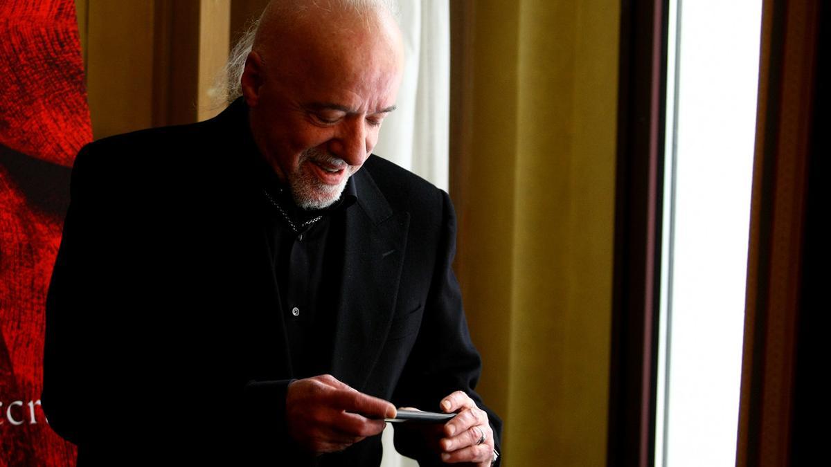 Paulo Coelho.