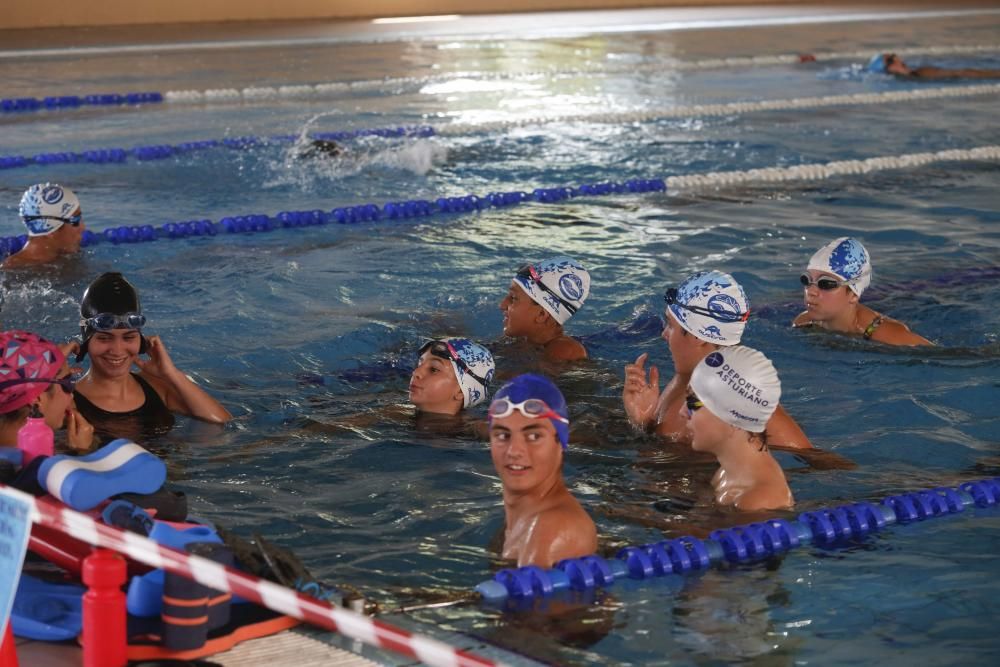 Participantes en las 24 horas de natación en Corve