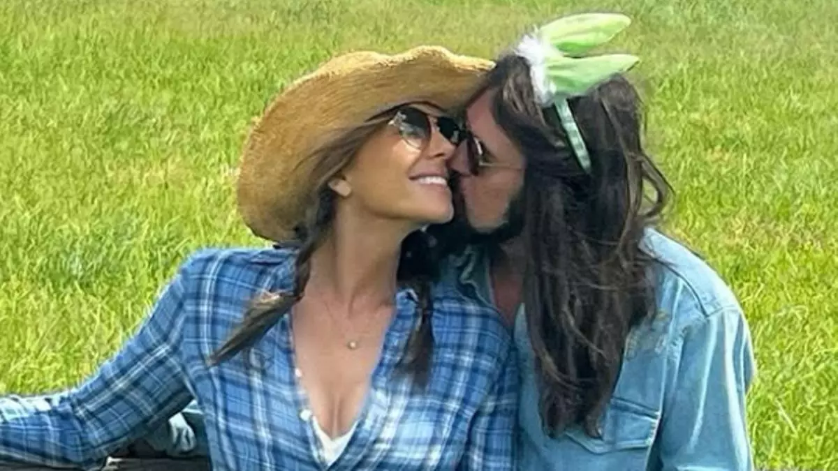 Billy Ray Cirus y Elizabeth Hurley, pareja por sorpresa