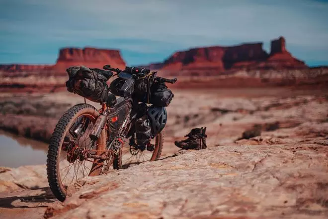 Álvaro Neil, abogado y el 'Biciclown', recorrió 117 países en bicicleta durante 13 años: "Viajar es el mejor antídoto contra el racismo"