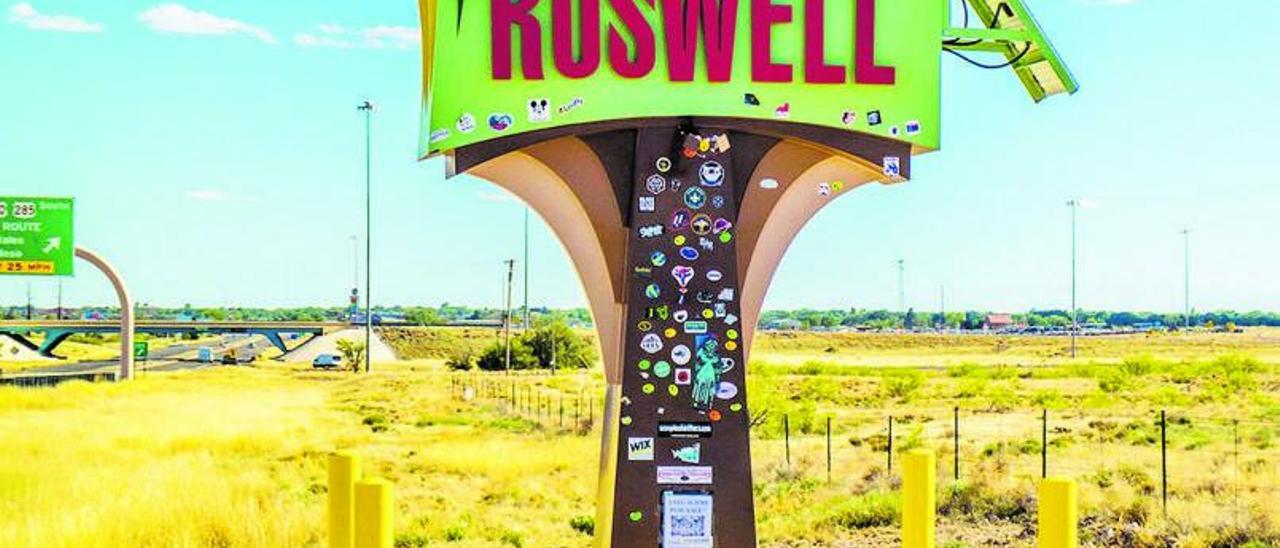 Letrero de bienvenida a la ciudad de Roswell, con alusiones al popular incidente alienígena. | LP/DLP