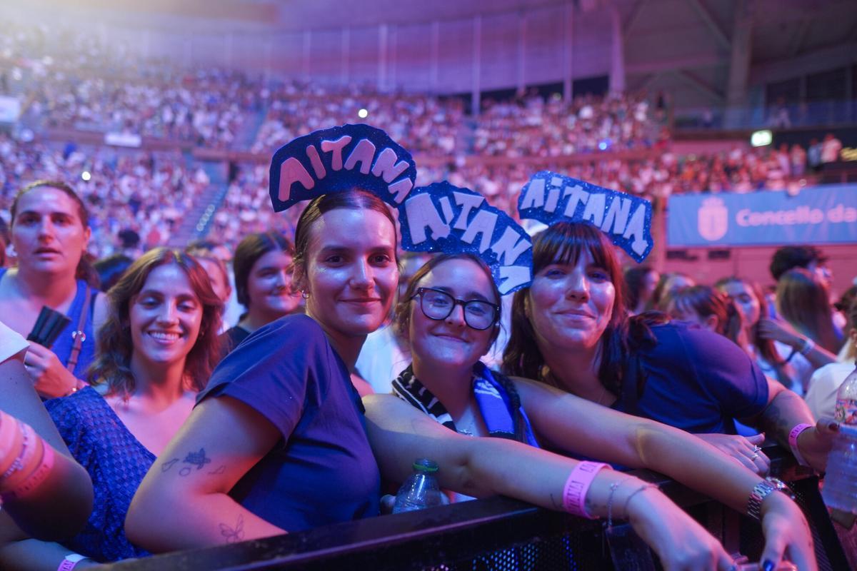 Aitana dejó entrar a su ‘Cuarto Azul’ a miles de personas que abarrotaron el recinto coruñés para disfrutar de una noche muy especial llena de pancartas y abanicos