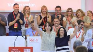Diana Morant y Rebeca Torró, en el Comité Nacional del PSPV celebrado en la sede de UGT-PV, ayer