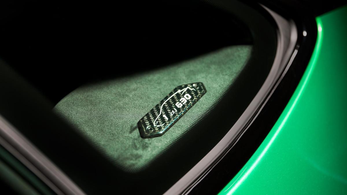 Placa exclusiva del Lamborghini Urus SE Tettonero