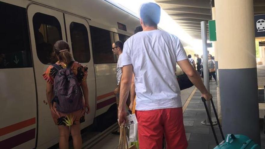 La Junta denuncia que en el último mes hubo 18 incidentes en trenes en Extremadura