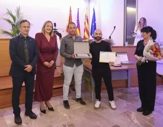 Sant Joan rinde honores a los que «hacen grande» el municipio
