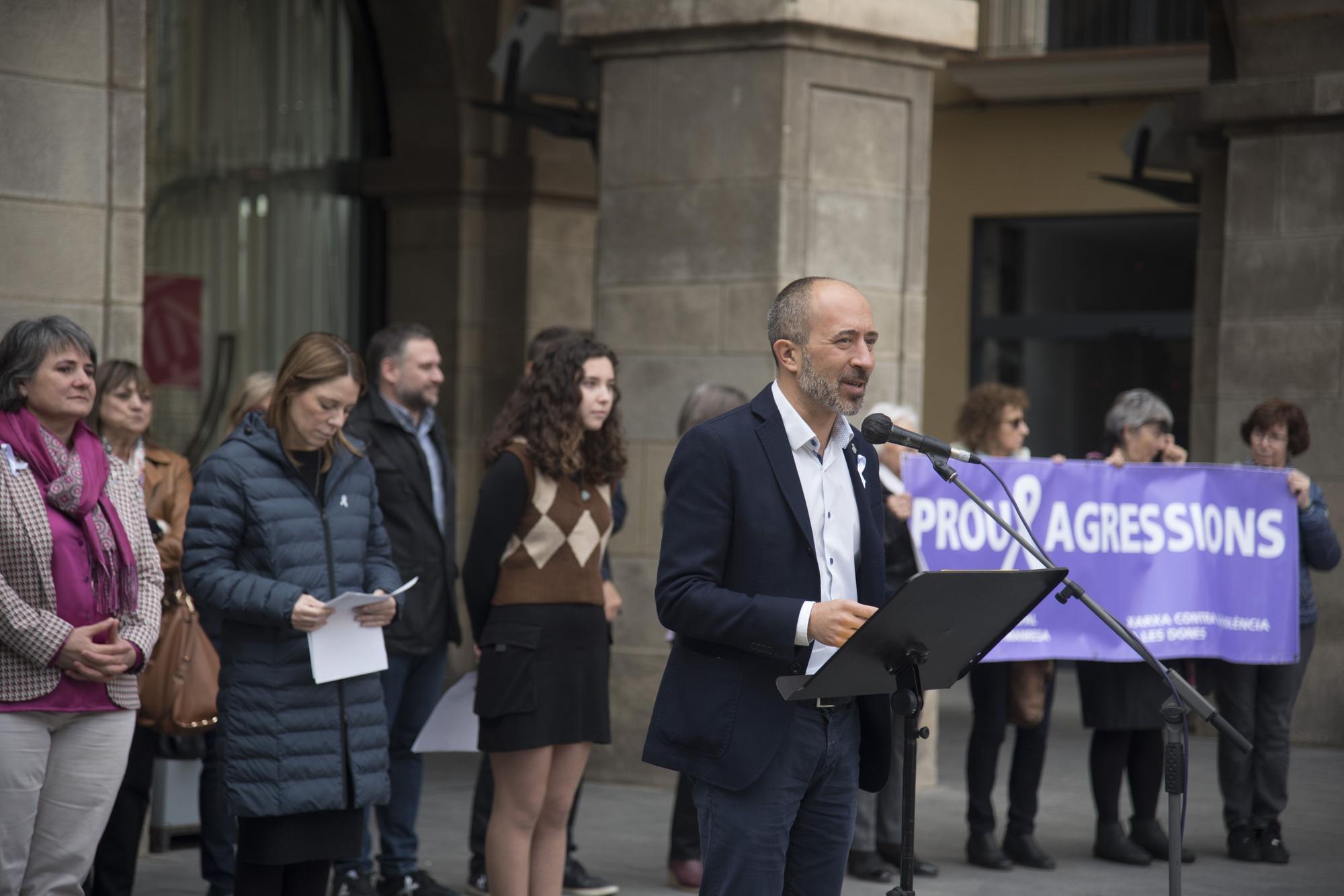 25-N: Mig miler d'estudiants condemnen la violència masclista a Manresa