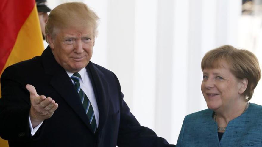 Trump recibe a Merkel en la Casa Blanca.