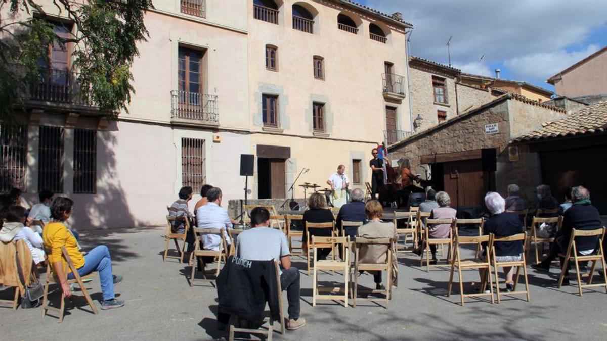 Elisabet Raspall World Trio clou a Sant Feliu Sasserra el cicle «Intrús. Jazz pel forat del pany» | J. GRANDIA