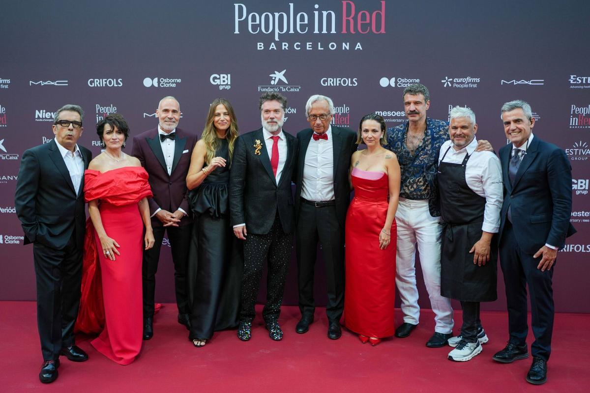 BARCELONA 12/05/2025 Icult. Andreu Buenafuente, Silvia Abril, Alex Corretja, Martina klin, Rufus Wainwright, Bonaventura Clotet, Rigoberta Bandini, Jörn Weisbrodt, Nandu Jubany, y Xavi Orte Ponsa. Photocall de la 15ª Gala Solidaria People in Red Barcelona. FOTO de ZOWY VOETEN