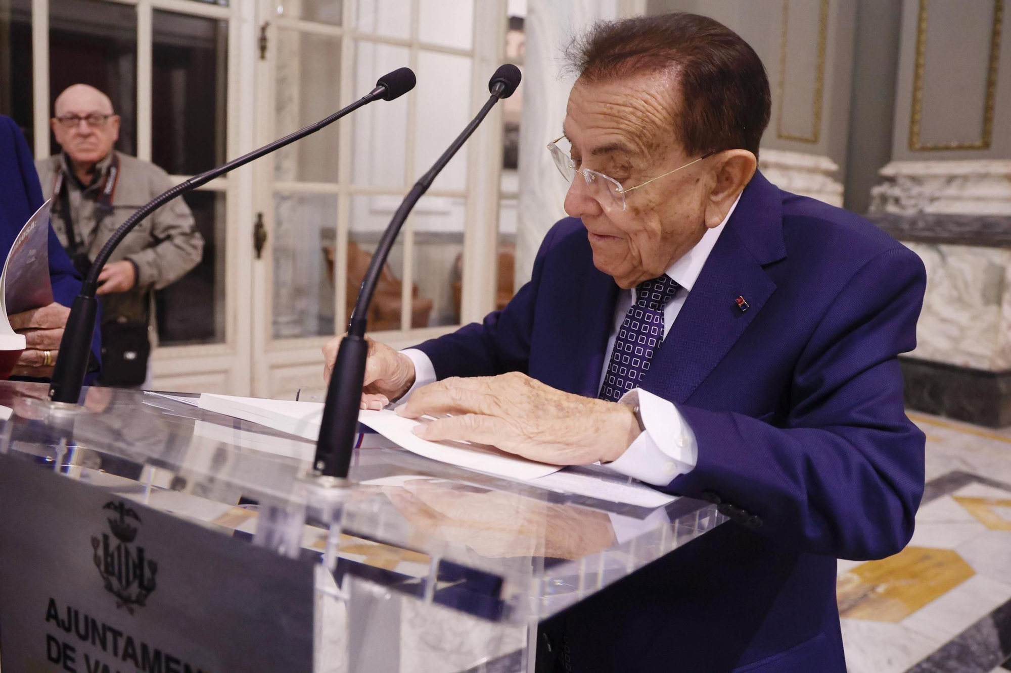 Presentación de 'De sangre azul... y grana', el libro de Paco Fenollosa