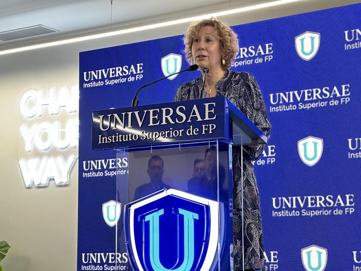 La alcaldesa de Sant Joan Despí, Belén García, durante la inauguración del nuevo campus de UNIVERSAE