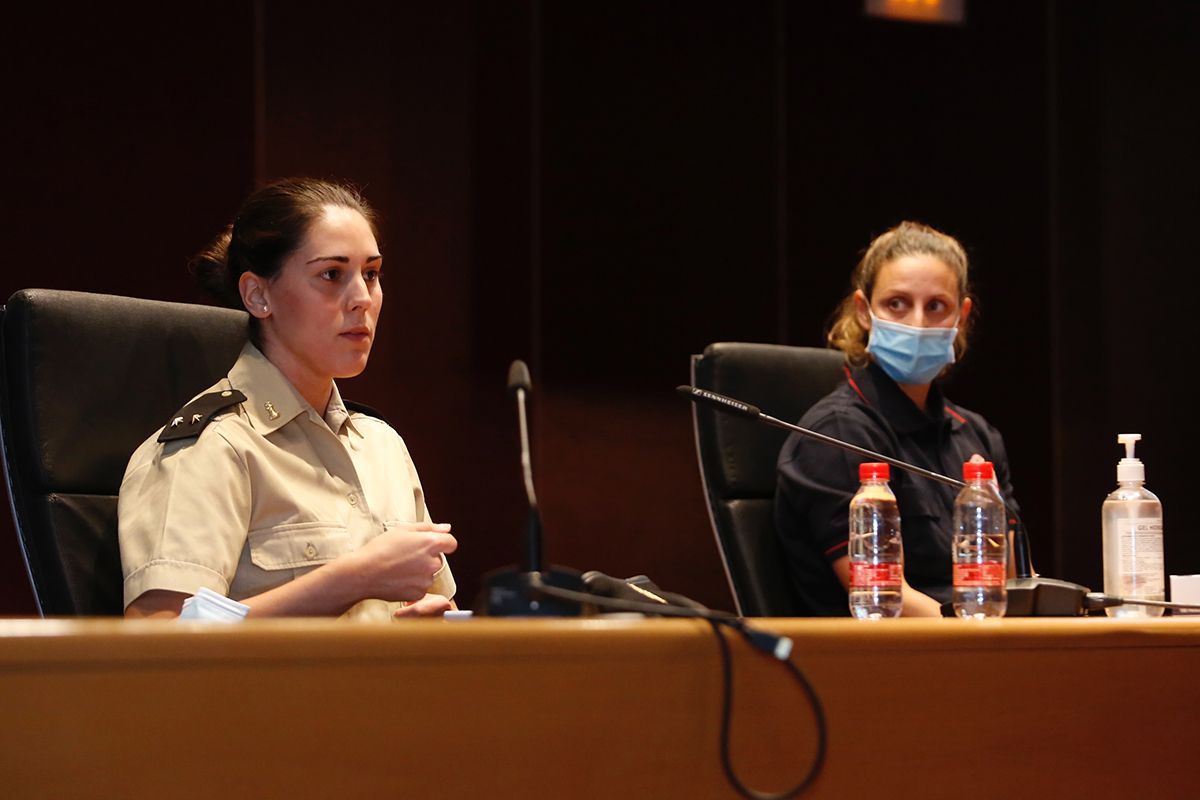 Mujeres protagonistas en los distintos cuerpos y fuerzas de seguridad, en el salón de actos del Rectorado