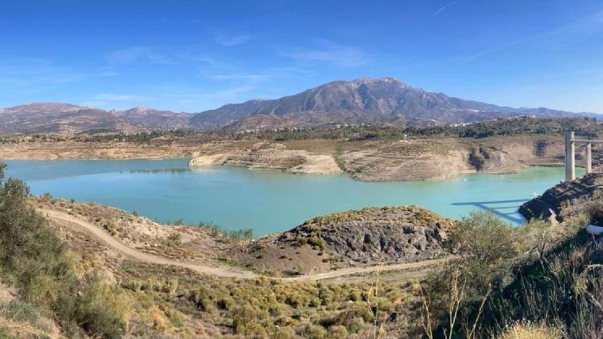 Vista del pantano de La Viñuela.