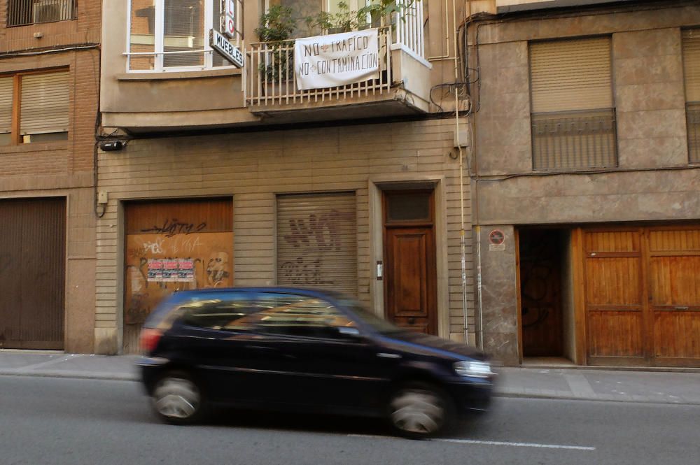 Pancartas en la calle Ángel contra el aumento del