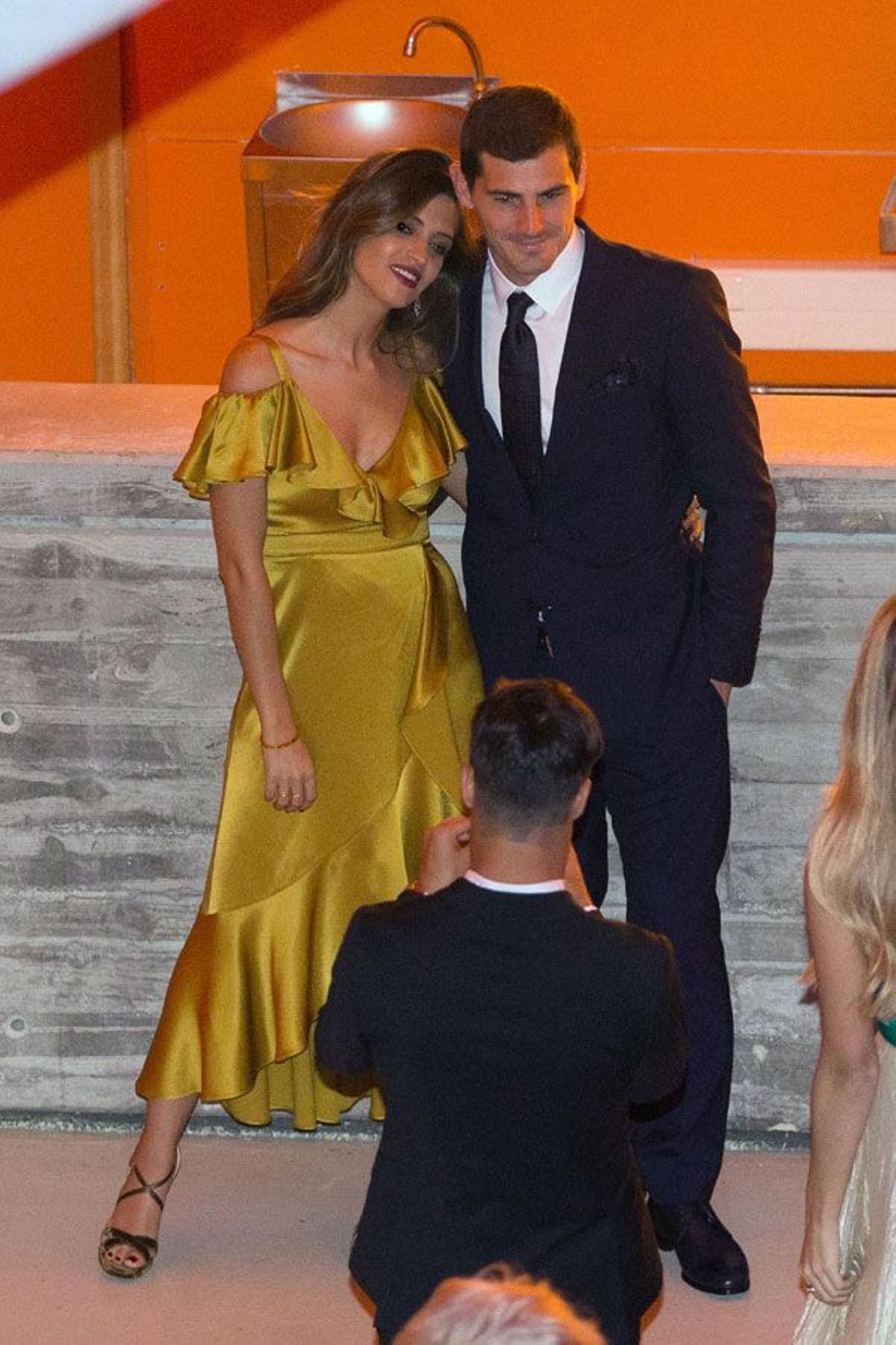 Sara Carbonero con vestido de Temperley London junto a Iker Casillas