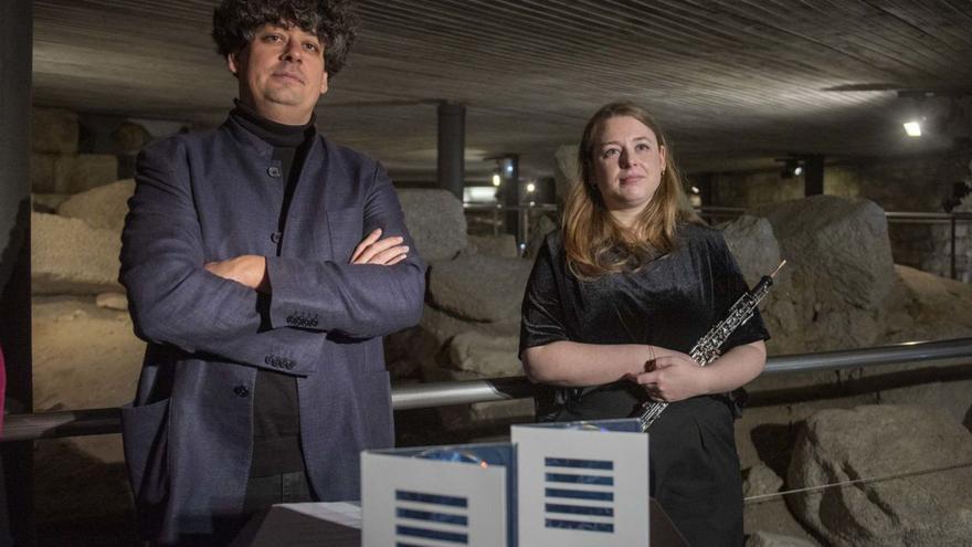 Iria Folgado, onte no interior da Torre, co produtor Samuel Diz. | // CASTELEIRO/ROLLER AGENCIA