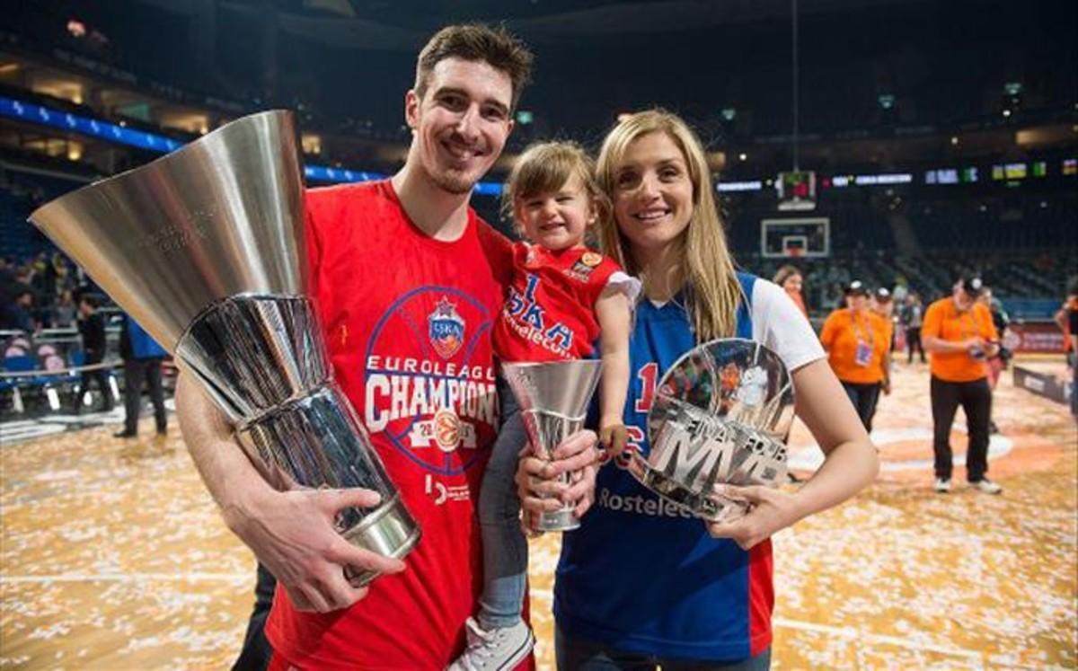 Nando De Colo debe decidir su futuro y el de su familia tras su éxito en el CSKA